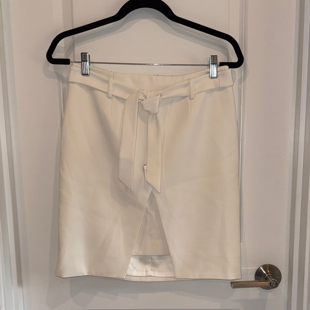 White House Black Market Chic White Skirt with Belt Size 4